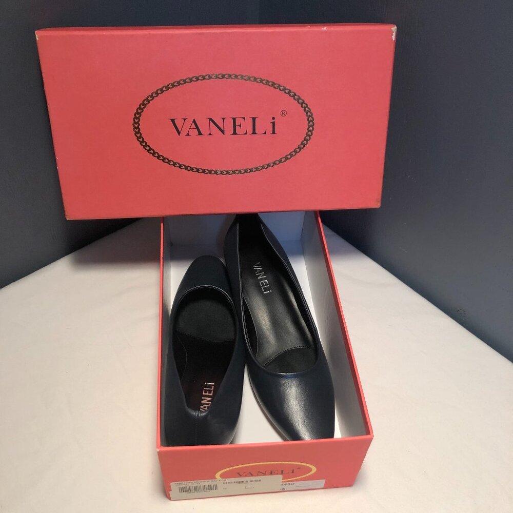 Vaneli Astyr Navy Dress Pumps/Shoes, Size 6M